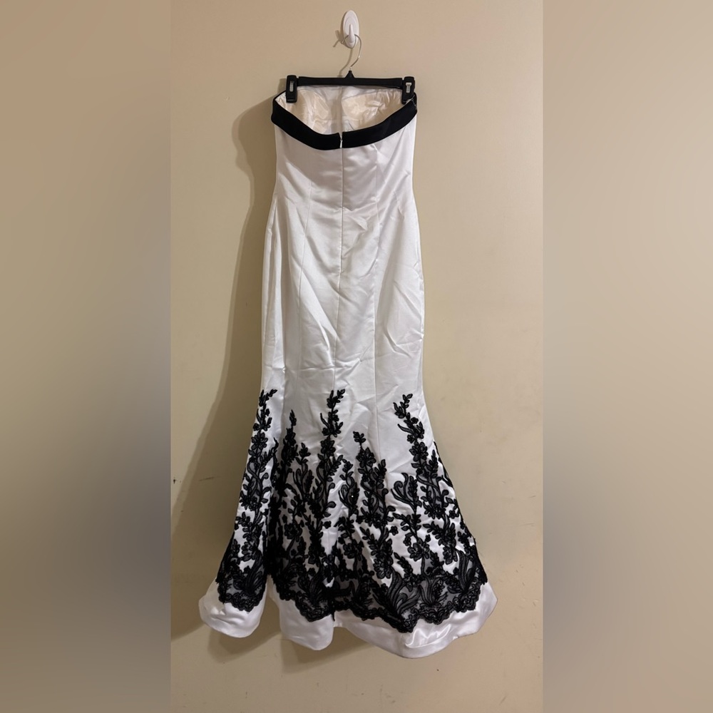 Chic Strapless Black and White Dress